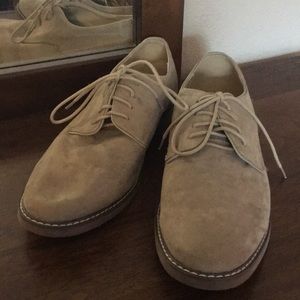 Men’s tan suede shoe